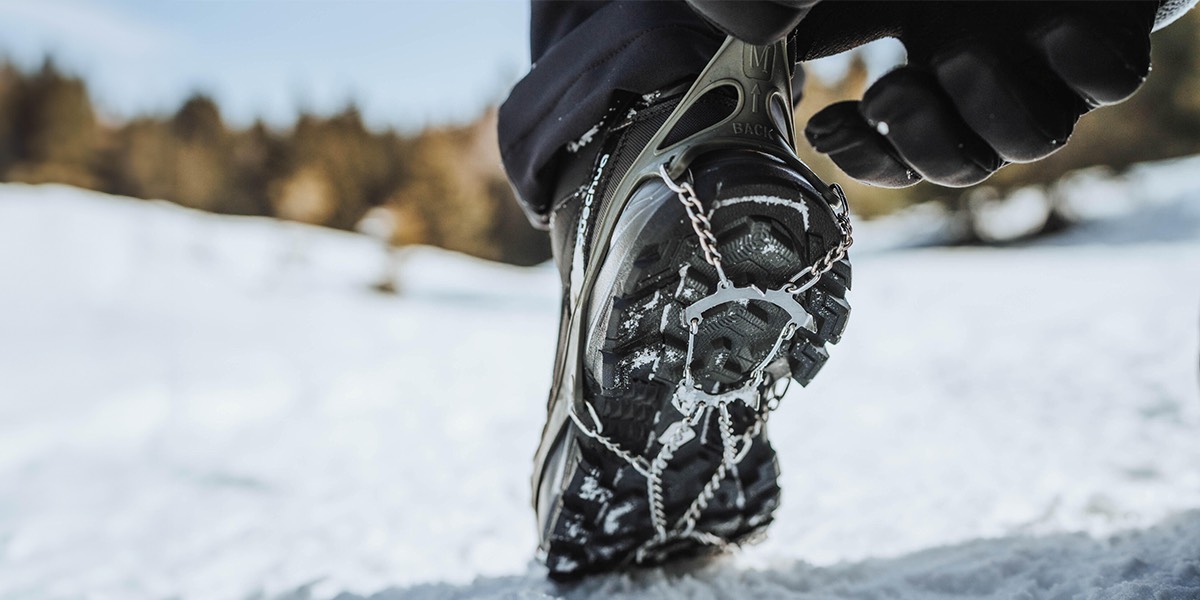 Plánujete zimnú turistiku? Požičajte si protišmykové návleky a kráčajte po snehu a ľade s istotou