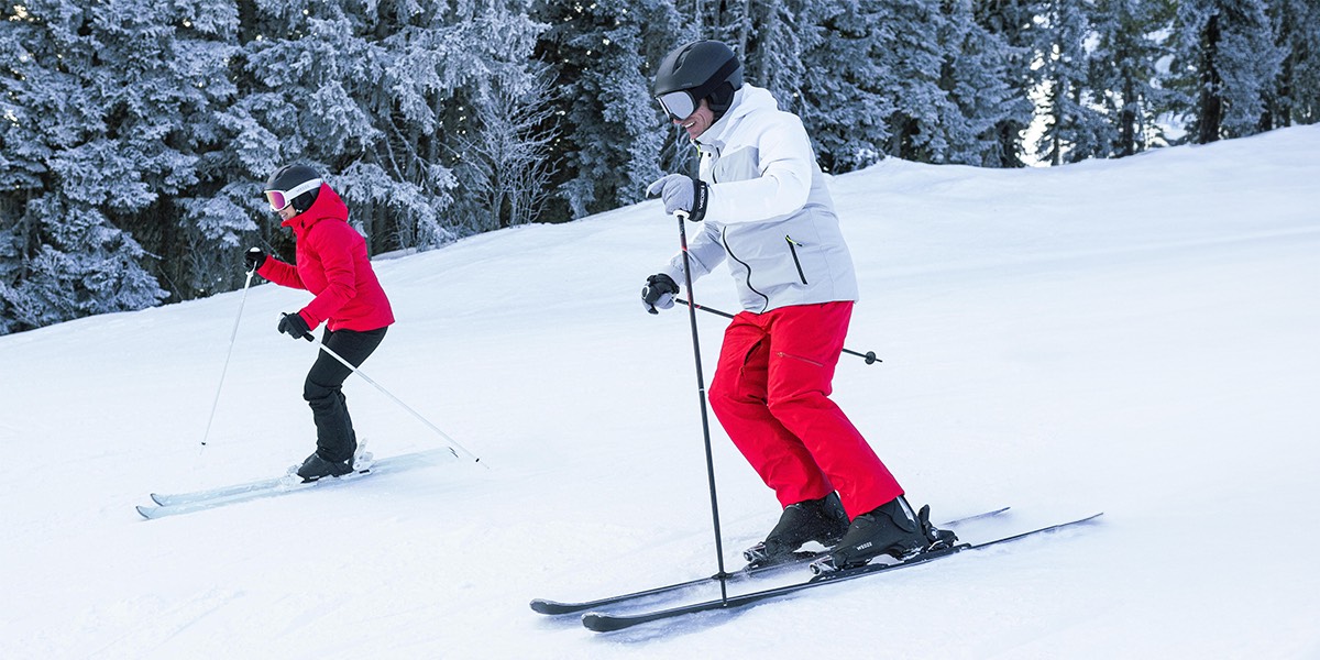 Chystáte sa na svah? Požičajte si lyžiarsku výbavu a užite si zimnú sezónu bez starostí.